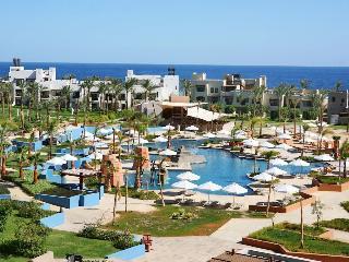 Crowne Plaza Resort Sahara Sands Порт Галиб Екстериор снимка