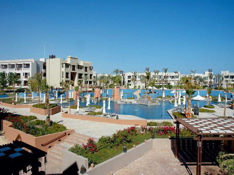 Crowne Plaza Resort Sahara Sands Порт Галиб Екстериор снимка